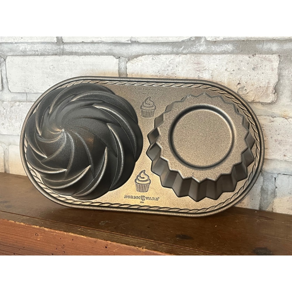 Nordic Ware Cute Cupcake Nonstick Baking Pan Makes One‎ Giant Cupcake